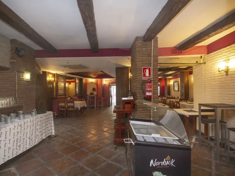 Restaurant at only 300 meters from the beach, Marbesa area, in Marbella. In floor -2. Two toilets, warehouse, refrigeration chamber, office. Fully furnished with everything you need to start working, equipped kitchen. A large terrace approximately 100 met
