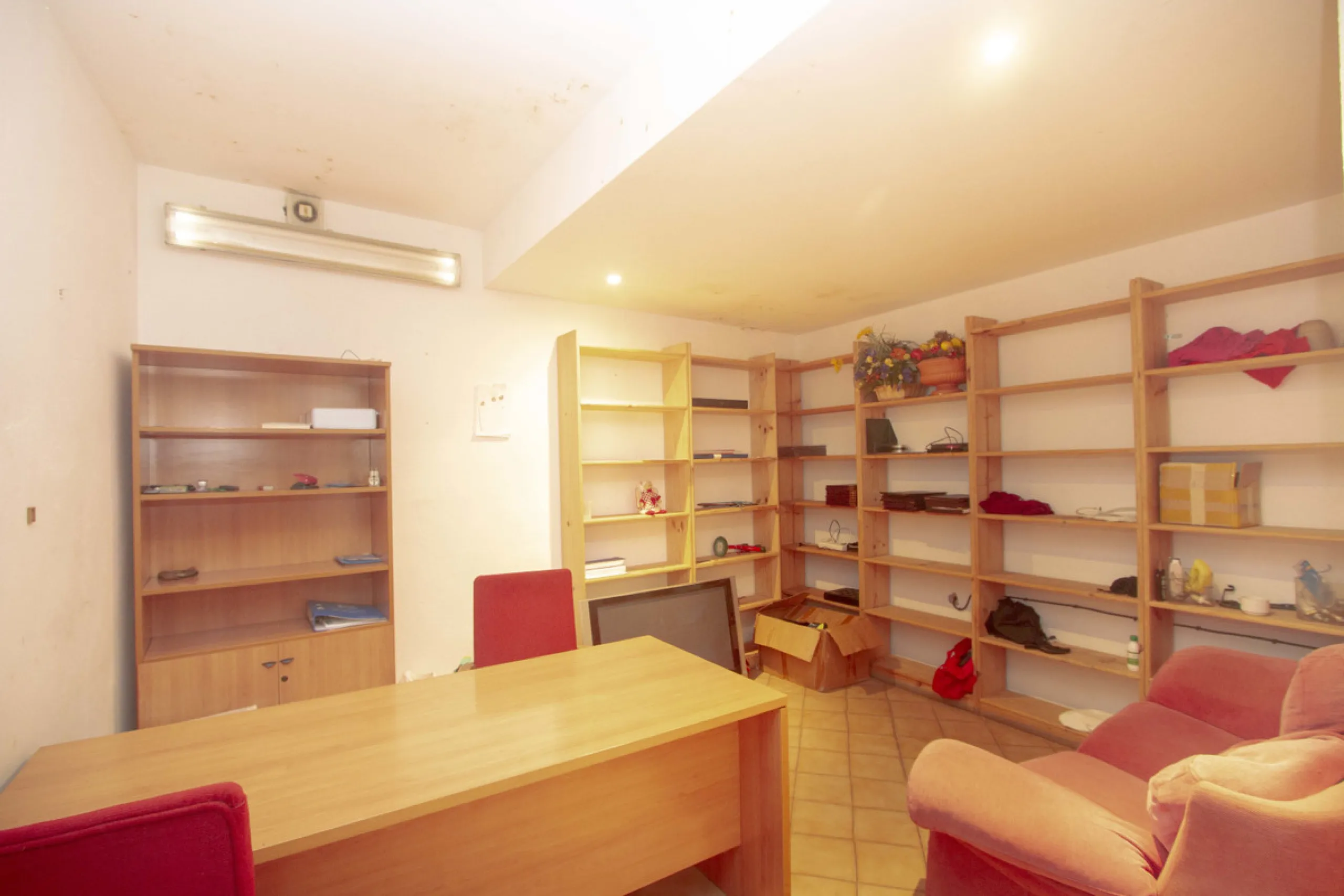 Restaurant at only 300 meters from the beach, Marbesa area, in Marbella. In floor -2. Two toilets, warehouse, refrigeration chamber, office. Fully furnished with everything you need to start working, equipped kitchen. A large terrace approximately 100 met