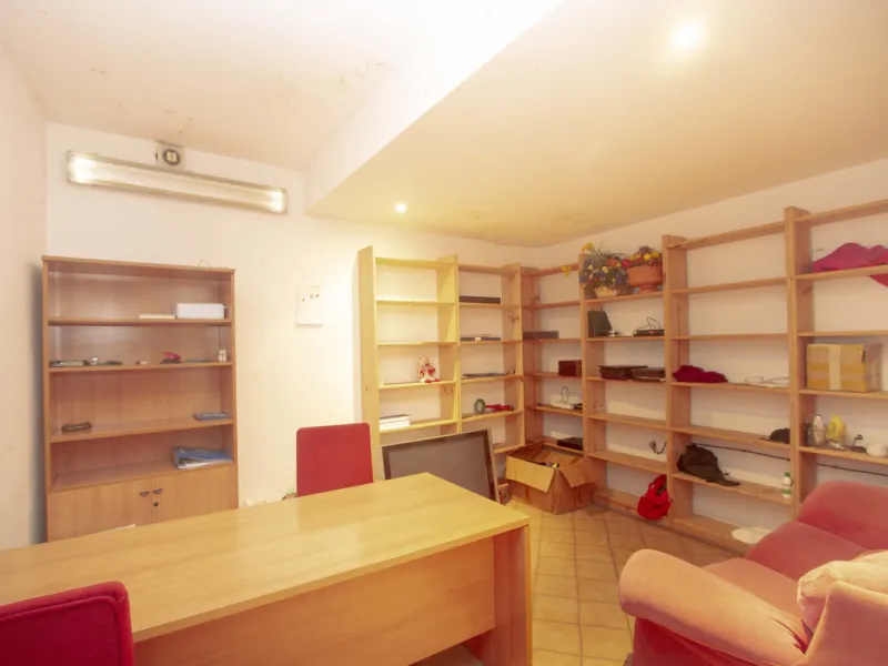 Restaurant at only 300 meters from the beach, Marbesa area, in Marbella. In floor -2. Two toilets, warehouse, refrigeration chamber, office. Fully furnished with everything you need to start working, equipped kitchen. A large terrace approximately 100 met