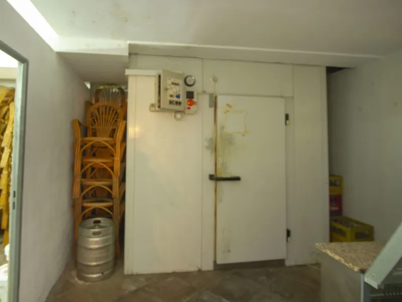 Restaurant at only 300 meters from the beach, Marbesa area, in Marbella. In floor -2. Two toilets, warehouse, refrigeration chamber, office. Fully furnished with everything you need to start working, equipped kitchen. A large terrace approximately 100 met