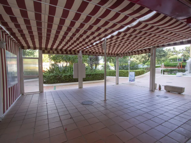 Restaurant at only 300 meters from the beach, Marbesa area, in Marbella. In floor -2. Two toilets, warehouse, refrigeration chamber, office. Fully furnished with everything you need to start working, equipped kitchen. A large terrace approximately 100 met