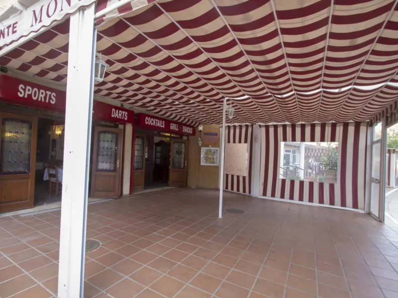 Restaurant at only 300 meters from the beach, Marbesa area, in Marbella. In floor -2. Two toilets, warehouse, refrigeration chamber, office. Fully furnished with everything you need to start working, equipped kitchen. A large terrace approximately 100 met