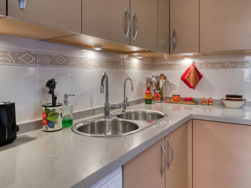 Gut gepflegte Etagenwohnung mit sonniger Terrasse in der Nähe des Bahnhofs El Pinillo in Torremolinos