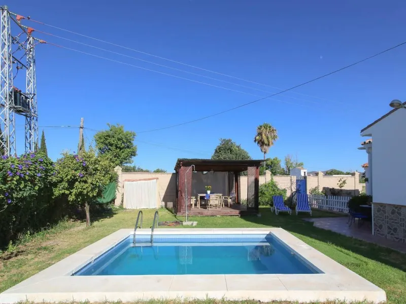 House - Detached Villa в продаже в Alhaurín de la Torre, Málaga. В доме 5 спален и 4 ванных комнат. Площадь дома 286 м². Площадь участка 3000 м²