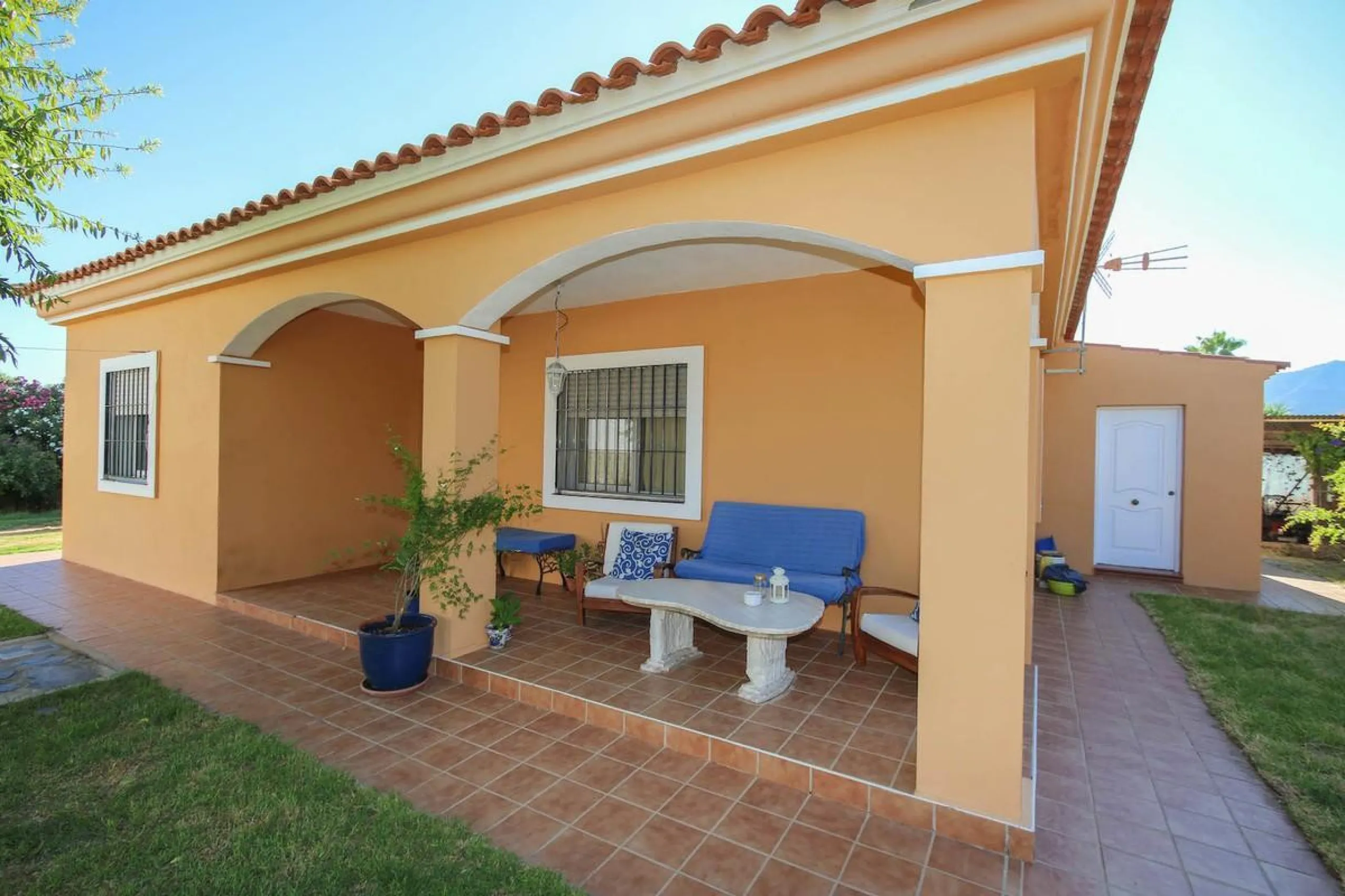 House - Detached Villa в продаже в Alhaurín de la Torre, Málaga. В доме 5 спален и 4 ванных комнат. Площадь дома 286 м². Площадь участка 3000 м²