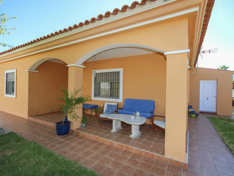 House - Detached Villa в продаже в Alhaurín de la Torre, Málaga. В доме 5 спален и 4 ванных комнат. Площадь дома 286 м². Площадь участка 3000 м²