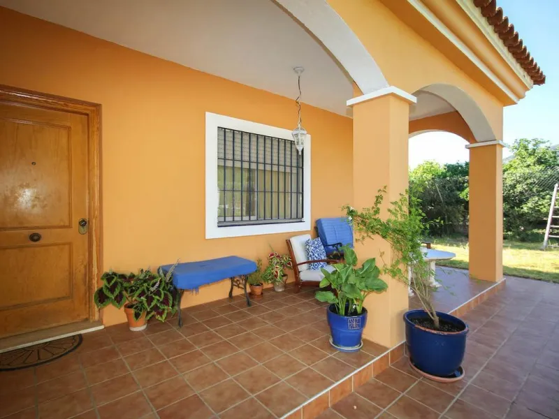 House - Detached Villa в продаже в Alhaurín de la Torre, Málaga. В доме 5 спален и 4 ванных комнат. Площадь дома 286 м². Площадь участка 3000 м²