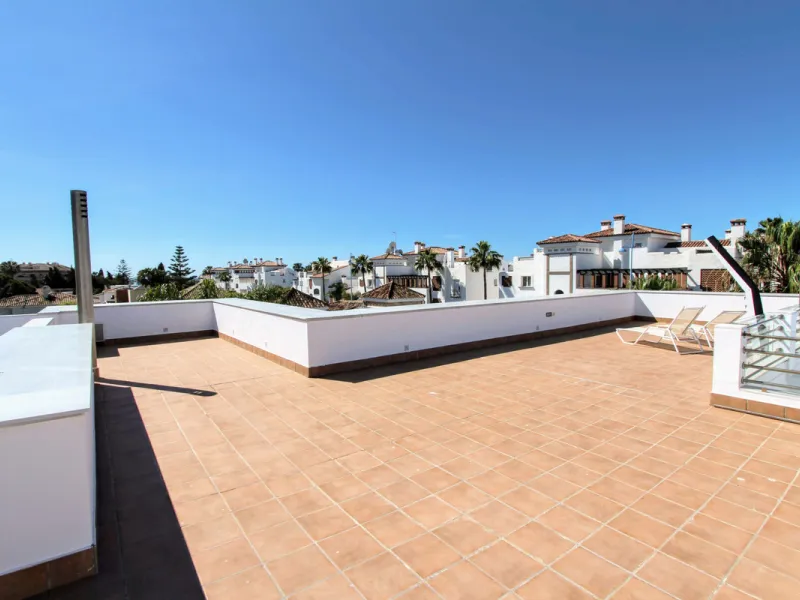 Spacious beachside villa in popular San Pedro, a short drive west of Marbella and Puerto Banús, and within walking distance of the beach promenade, shops and restaurants. This house is set in manicured gardens with a swimming pool, offering a perfect comb