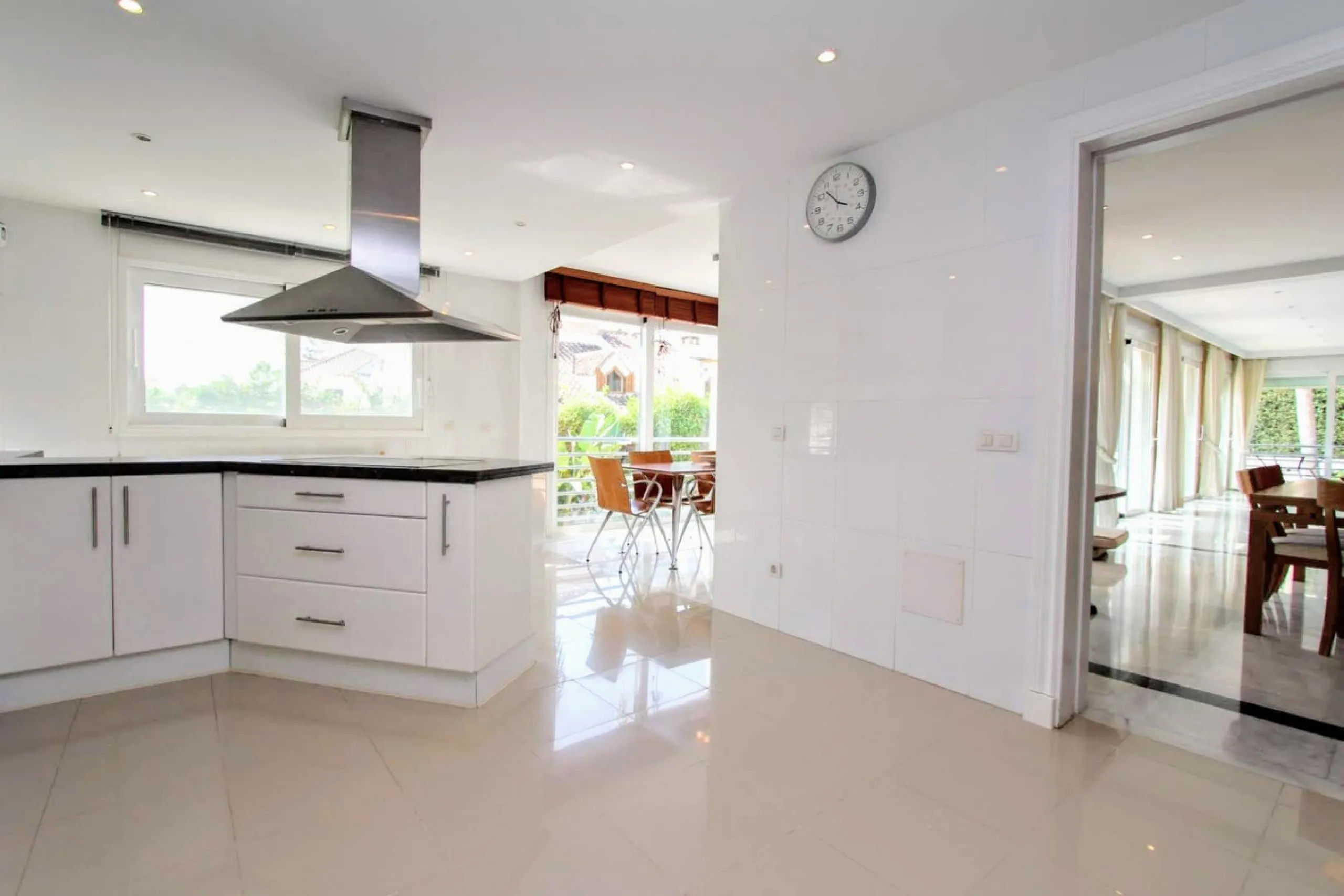 Spacious beachside villa in popular San Pedro, a short drive west of Marbella and Puerto Banús, and within walking distance of the beach promenade, shops and restaurants. This house is set in manicured gardens with a swimming pool, offering a perfect comb
