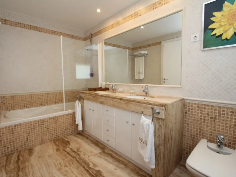 Spacious beachside villa in popular San Pedro, a short drive west of Marbella and Puerto Banús, and within walking distance of the beach promenade, shops and restaurants. This house is set in manicured gardens with a swimming pool, offering a perfect comb