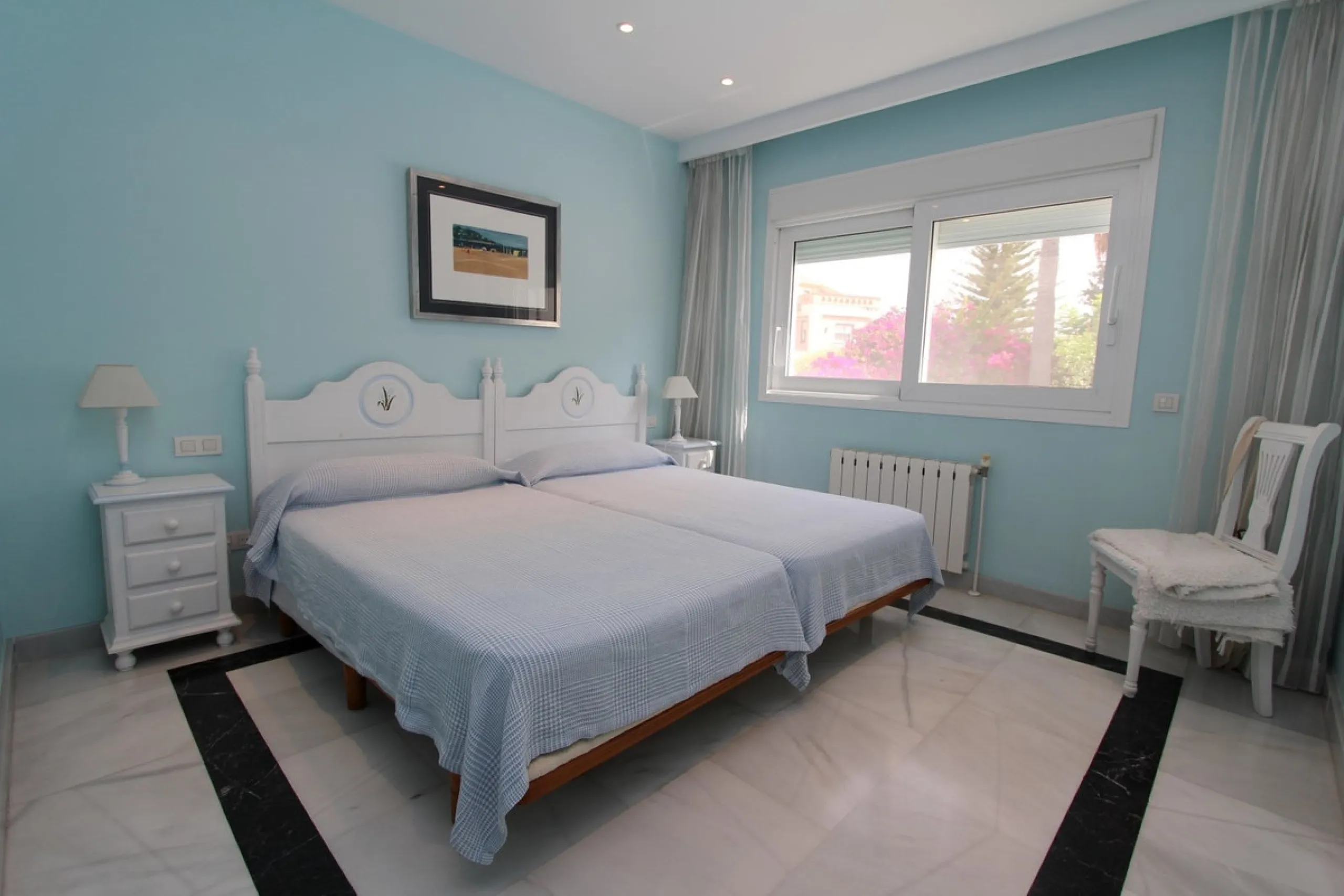 Spacious beachside villa in popular San Pedro, a short drive west of Marbella and Puerto Banús, and within walking distance of the beach promenade, shops and restaurants. This house is set in manicured gardens with a swimming pool, offering a perfect comb