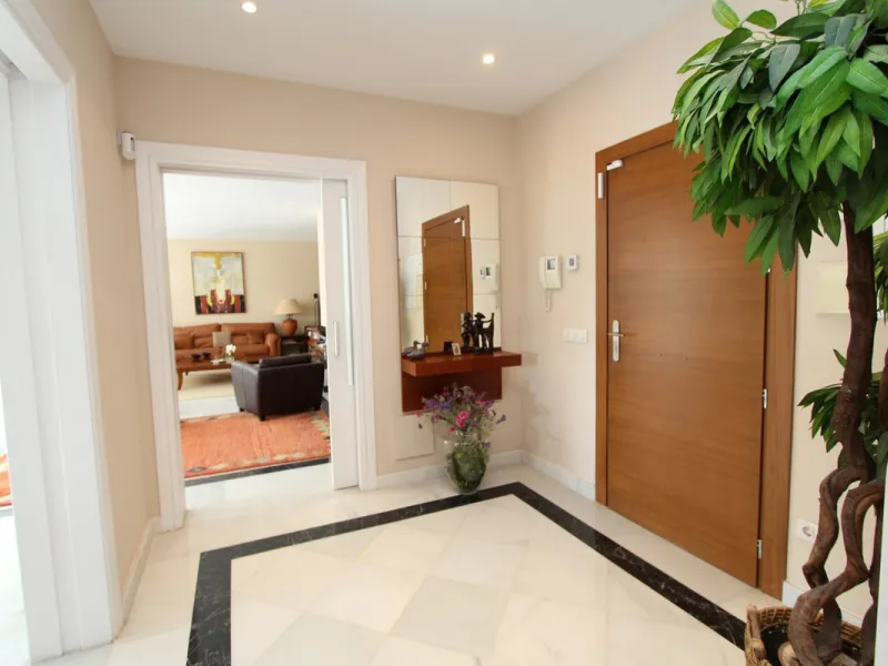 Spacious beachside villa in popular San Pedro, a short drive west of Marbella and Puerto Banús, and within walking distance of the beach promenade, shops and restaurants. This house is set in manicured gardens with a swimming pool, offering a perfect comb