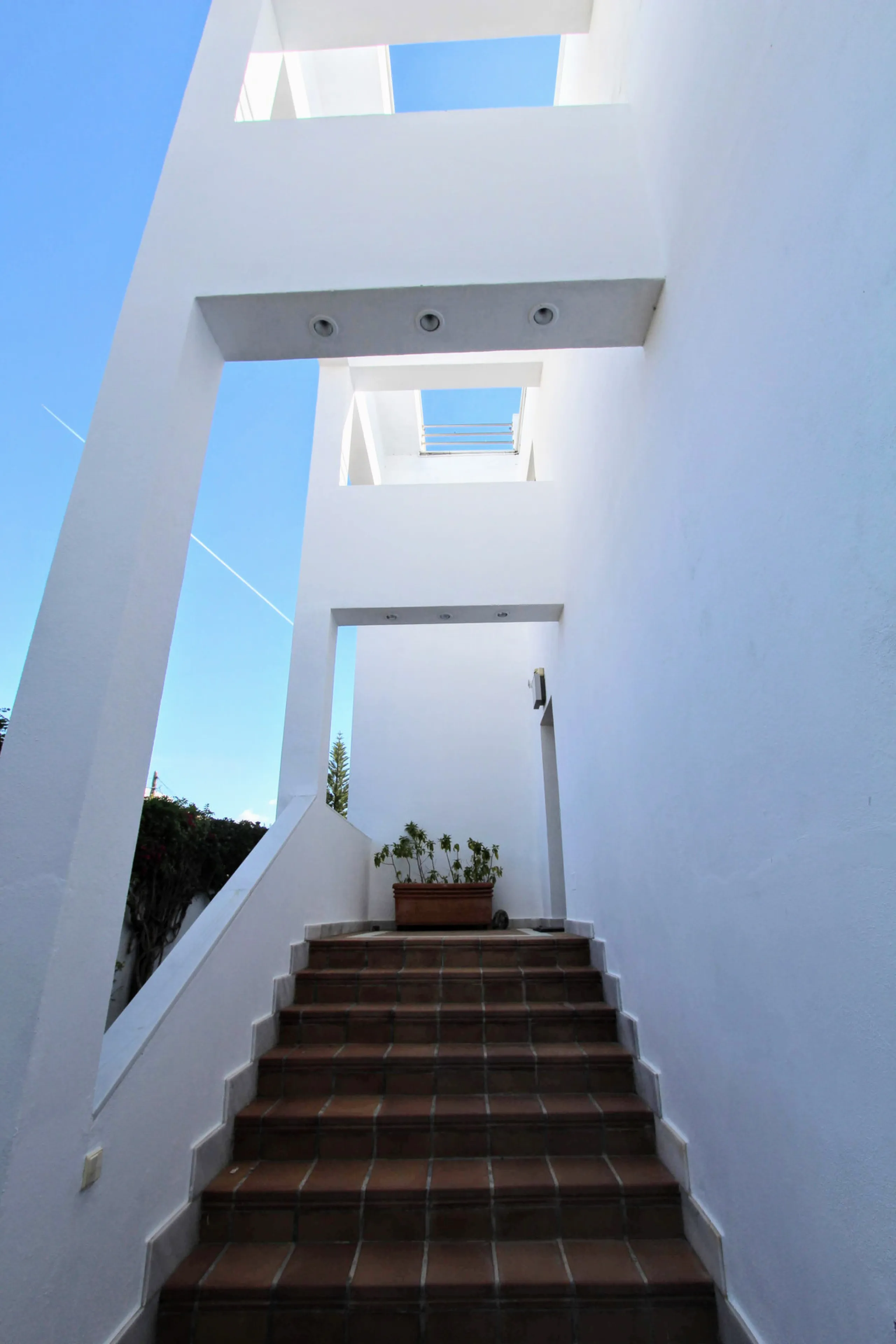 Spacious beachside villa in popular San Pedro, a short drive west of Marbella and Puerto Banús, and within walking distance of the beach promenade, shops and restaurants. This house is set in manicured gardens with a swimming pool, offering a perfect comb