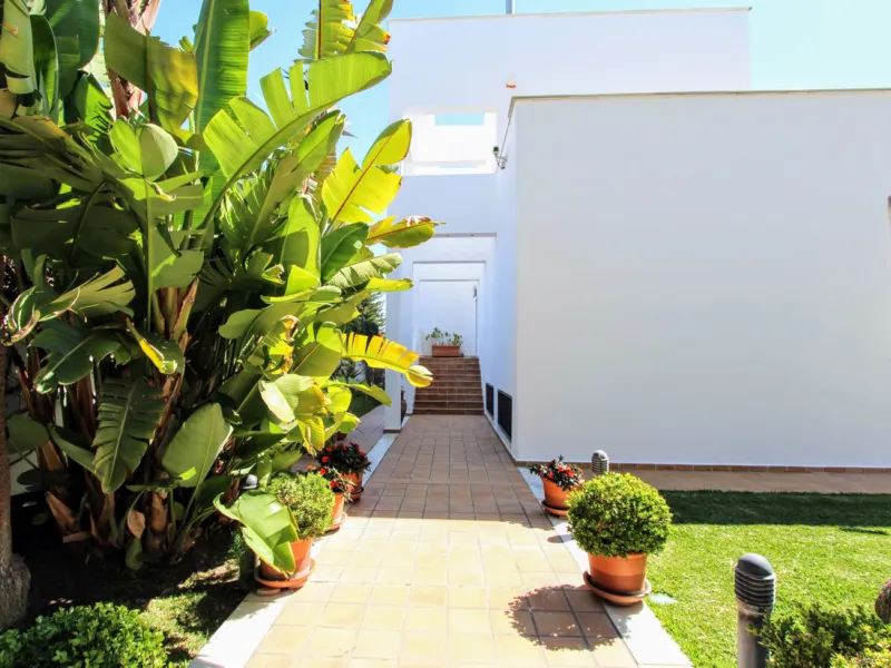 Spacious beachside villa in popular San Pedro, a short drive west of Marbella and Puerto Banús, and within walking distance of the beach promenade, shops and restaurants. This house is set in manicured gardens with a swimming pool, offering a perfect comb