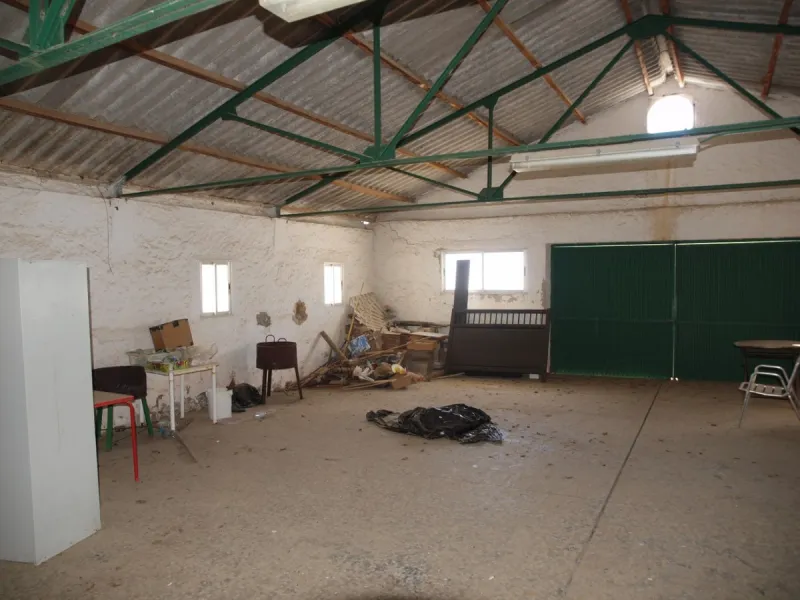 Cortijo de la Finca "El Recreo" - это дом более 100 лет, в котором сохранились все элементы типичных андалузских домов Кортихо. Он имеет центральный андалузский внутренний дворик, который распределяется на первом этаже, в сторону спальни-кухни, в которой 