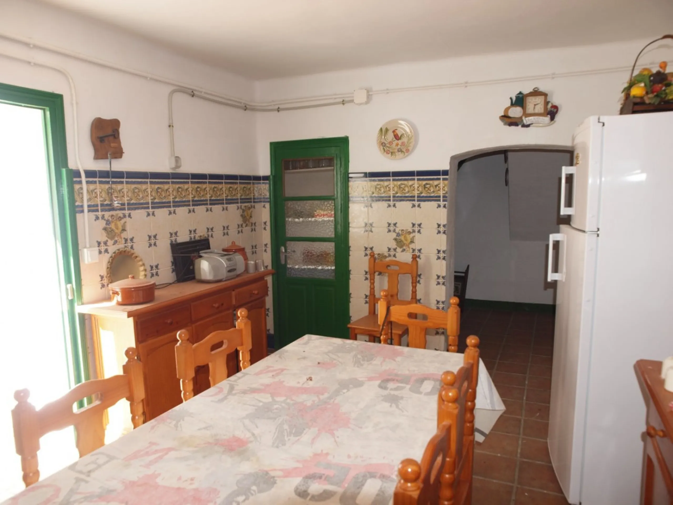 Cortijo de la Finca "El Recreo" - это дом более 100 лет, в котором сохранились все элементы типичных андалузских домов Кортихо. Он имеет центральный андалузский внутренний дворик, который распределяется на первом этаже, в сторону спальни-кухни, в которой 