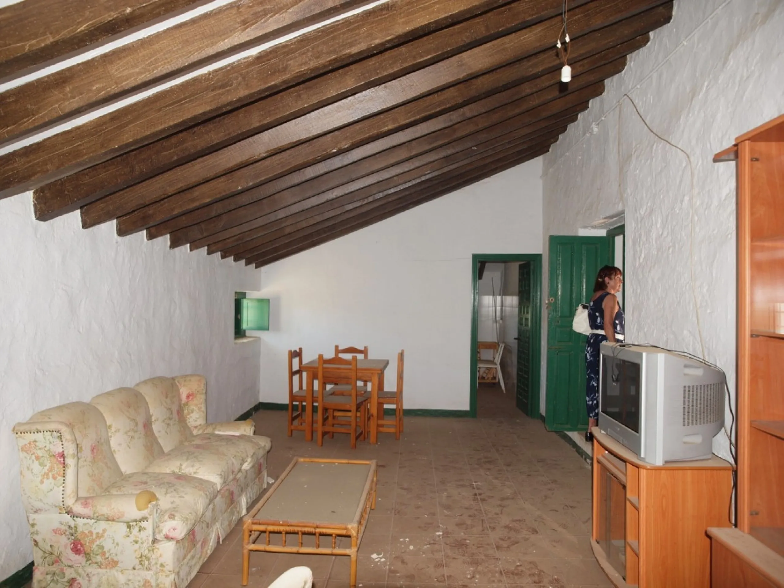 Cortijo de la Finca "El Recreo" - это дом более 100 лет, в котором сохранились все элементы типичных андалузских домов Кортихо. Он имеет центральный андалузский внутренний дворик, который распределяется на первом этаже, в сторону спальни-кухни, в которой 
