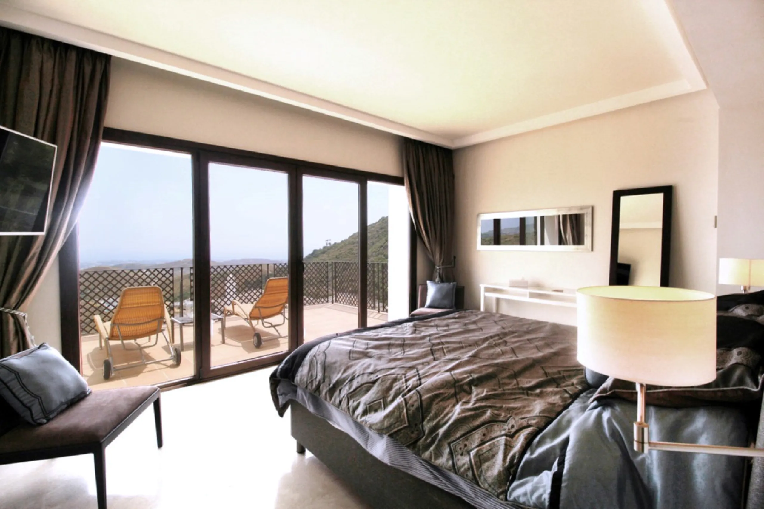 Situated on a gated community just a short walk from the beautiful village of Benahavis and all its famous restaurants, and just seven kilometres inland from the glamourous coastal hotspots of Puerto Banus and Marbella lies this contemporary south facing 