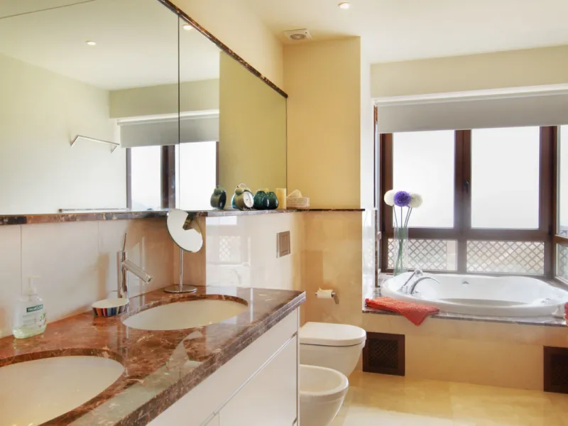 Situated on a gated community just a short walk from the beautiful village of Benahavis and all its famous restaurants, and just seven kilometres inland from the glamourous coastal hotspots of Puerto Banus and Marbella lies this contemporary south facing 
