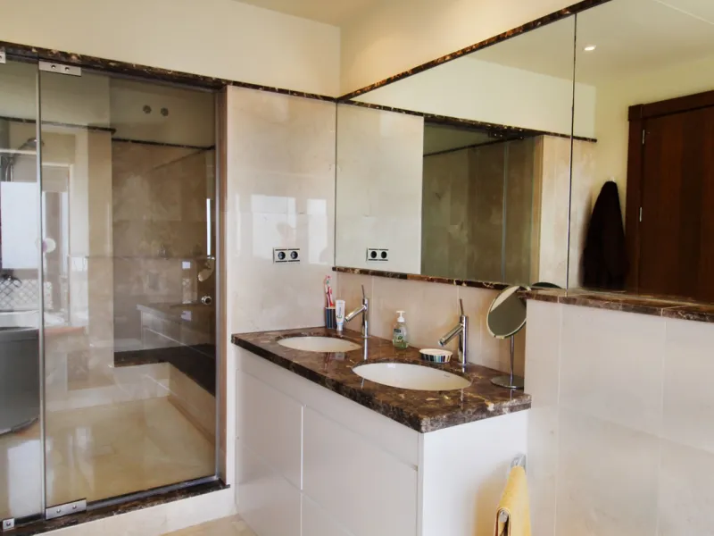 Situated on a gated community just a short walk from the beautiful village of Benahavis and all its famous restaurants, and just seven kilometres inland from the glamourous coastal hotspots of Puerto Banus and Marbella lies this contemporary south facing 