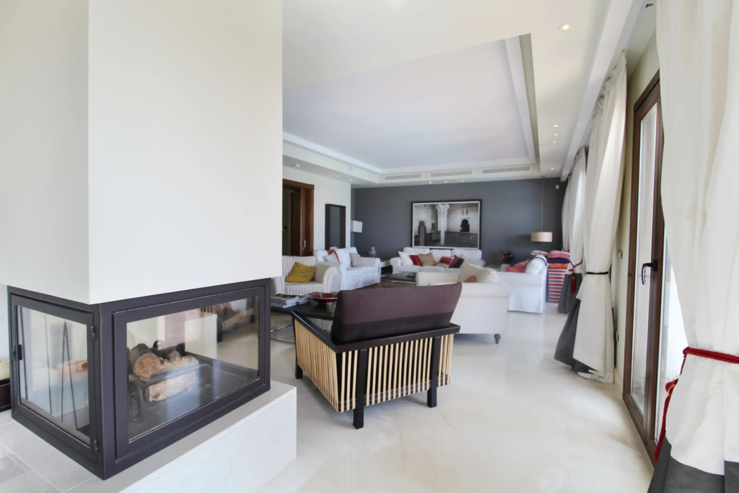Situated on a gated community just a short walk from the beautiful village of Benahavis and all its famous restaurants, and just seven kilometres inland from the glamourous coastal hotspots of Puerto Banus and Marbella lies this contemporary south facing 