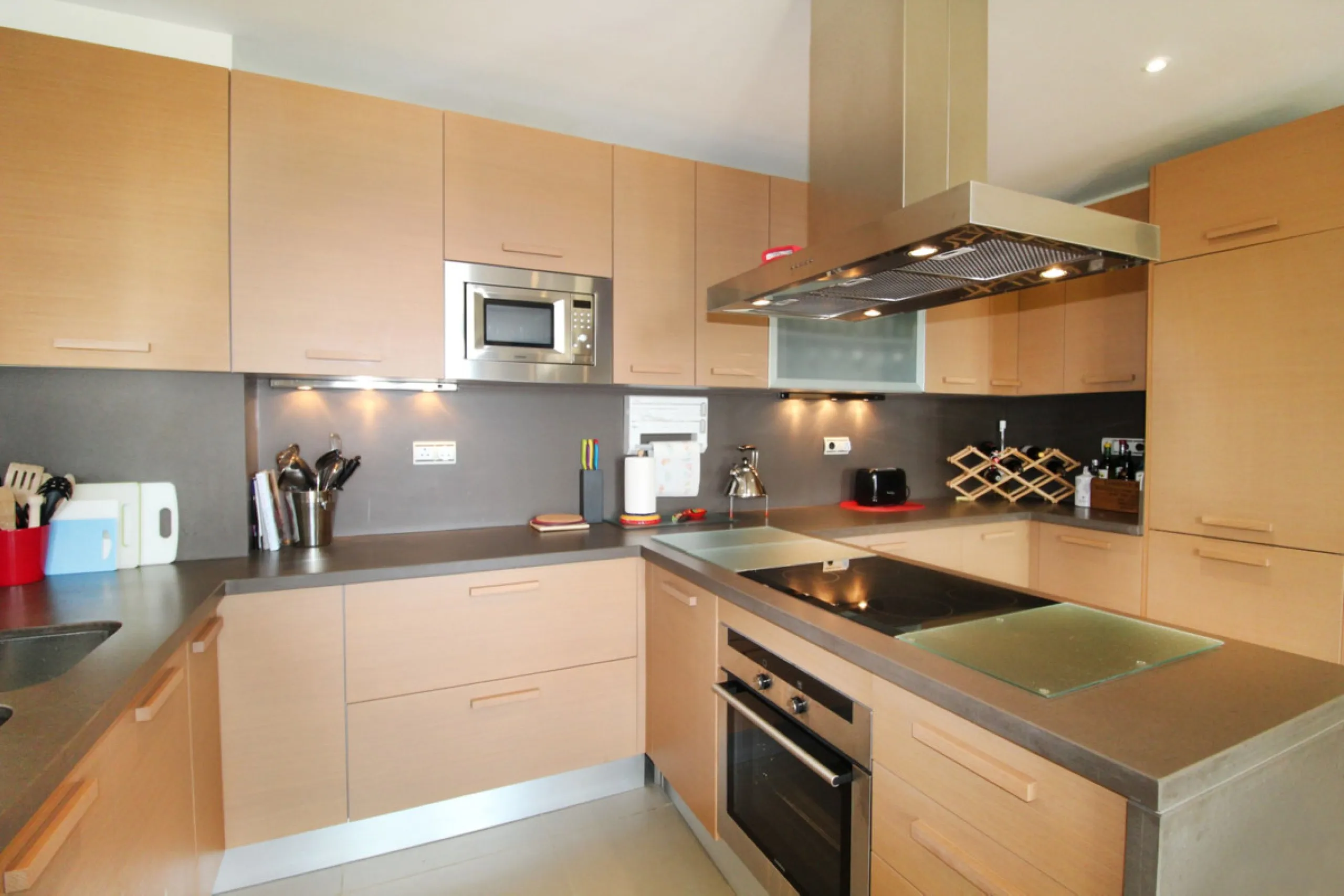 Situated on a gated community just a short walk from the beautiful village of Benahavis and all its famous restaurants, and just seven kilometres inland from the glamourous coastal hotspots of Puerto Banus and Marbella lies this contemporary south facing 