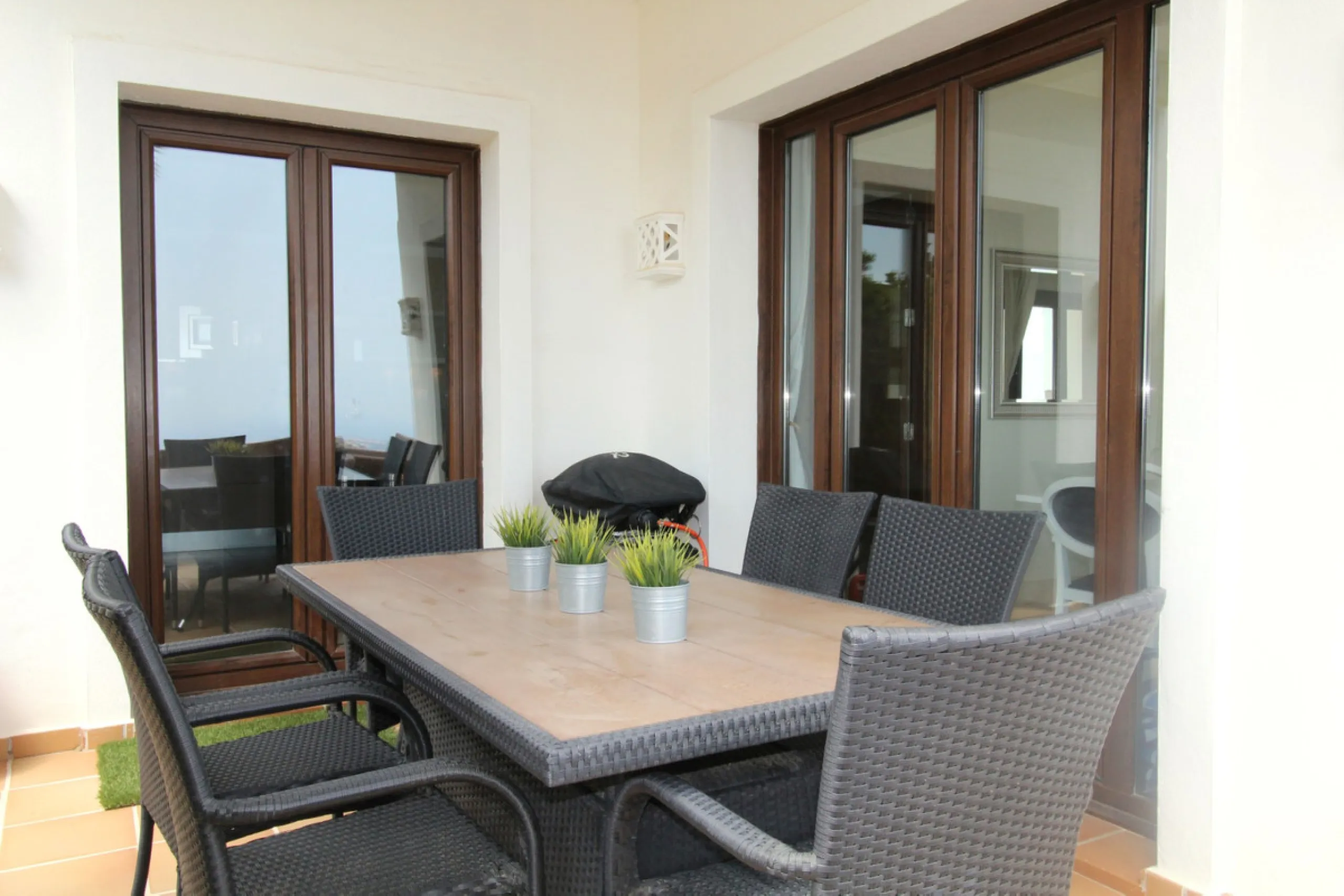 Situated on a gated community just a short walk from the beautiful village of Benahavis and all its famous restaurants, and just seven kilometres inland from the glamourous coastal hotspots of Puerto Banus and Marbella lies this contemporary south facing 