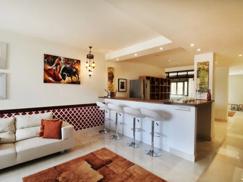 Situated on a gated community just a short walk from the beautiful village of Benahavis and all its famous restaurants, and just seven kilometres inland from the glamourous coastal hotspots of Puerto Banus and Marbella lies this contemporary south facing 