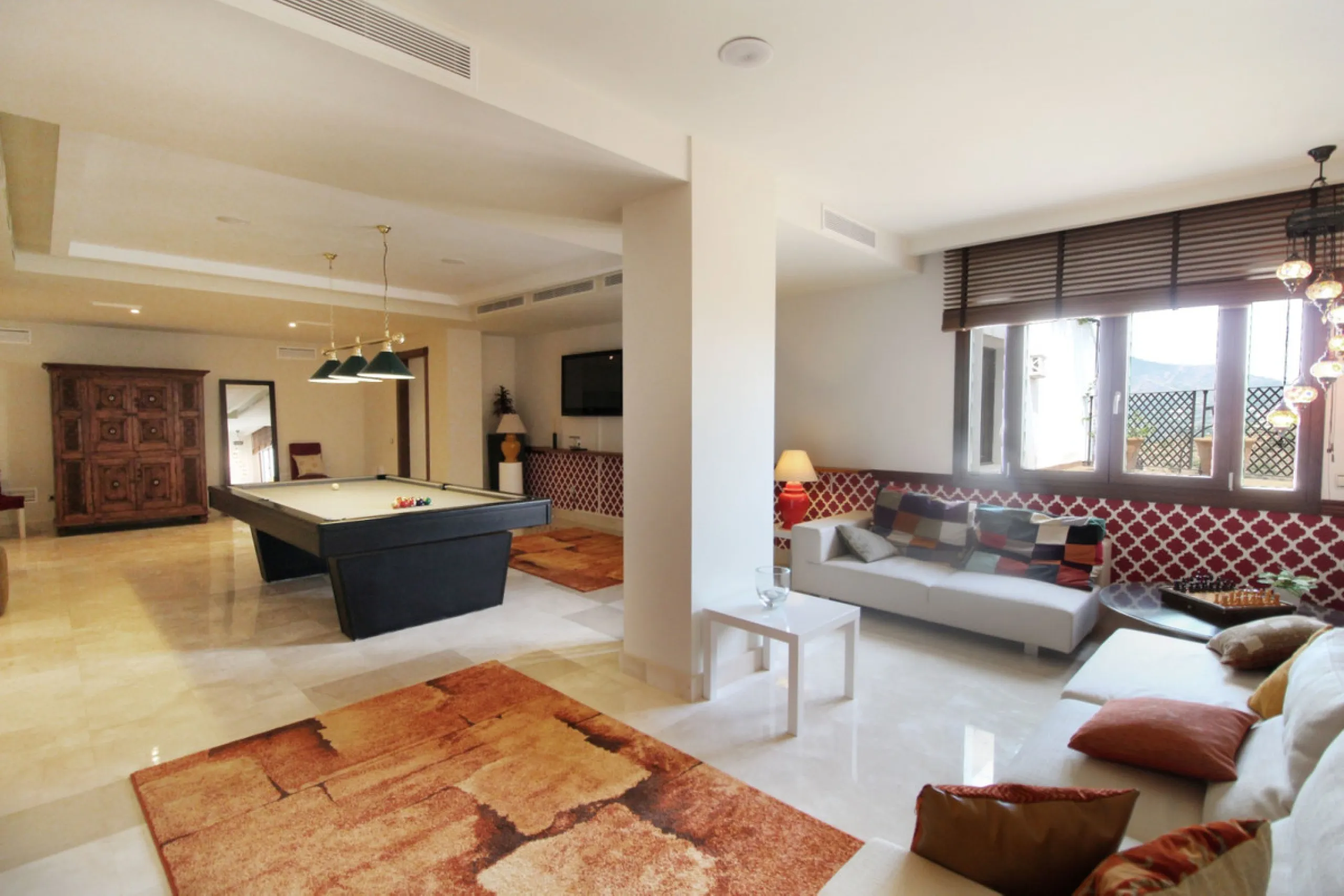 Situated on a gated community just a short walk from the beautiful village of Benahavis and all its famous restaurants, and just seven kilometres inland from the glamourous coastal hotspots of Puerto Banus and Marbella lies this contemporary south facing 