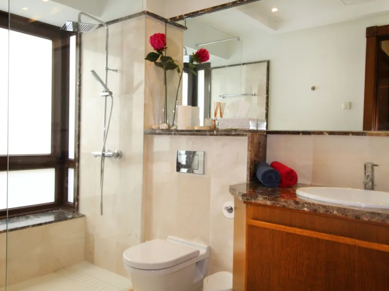 Situated on a gated community just a short walk from the beautiful village of Benahavis and all its famous restaurants, and just seven kilometres inland from the glamourous coastal hotspots of Puerto Banus and Marbella lies this contemporary south facing 