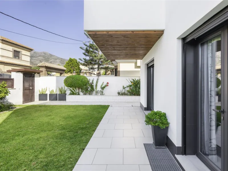 Beatifully appointed quality built Villa. The construction was carried out by the owner´s strict supervision. Built to very high end qualtity with no costs spared.
