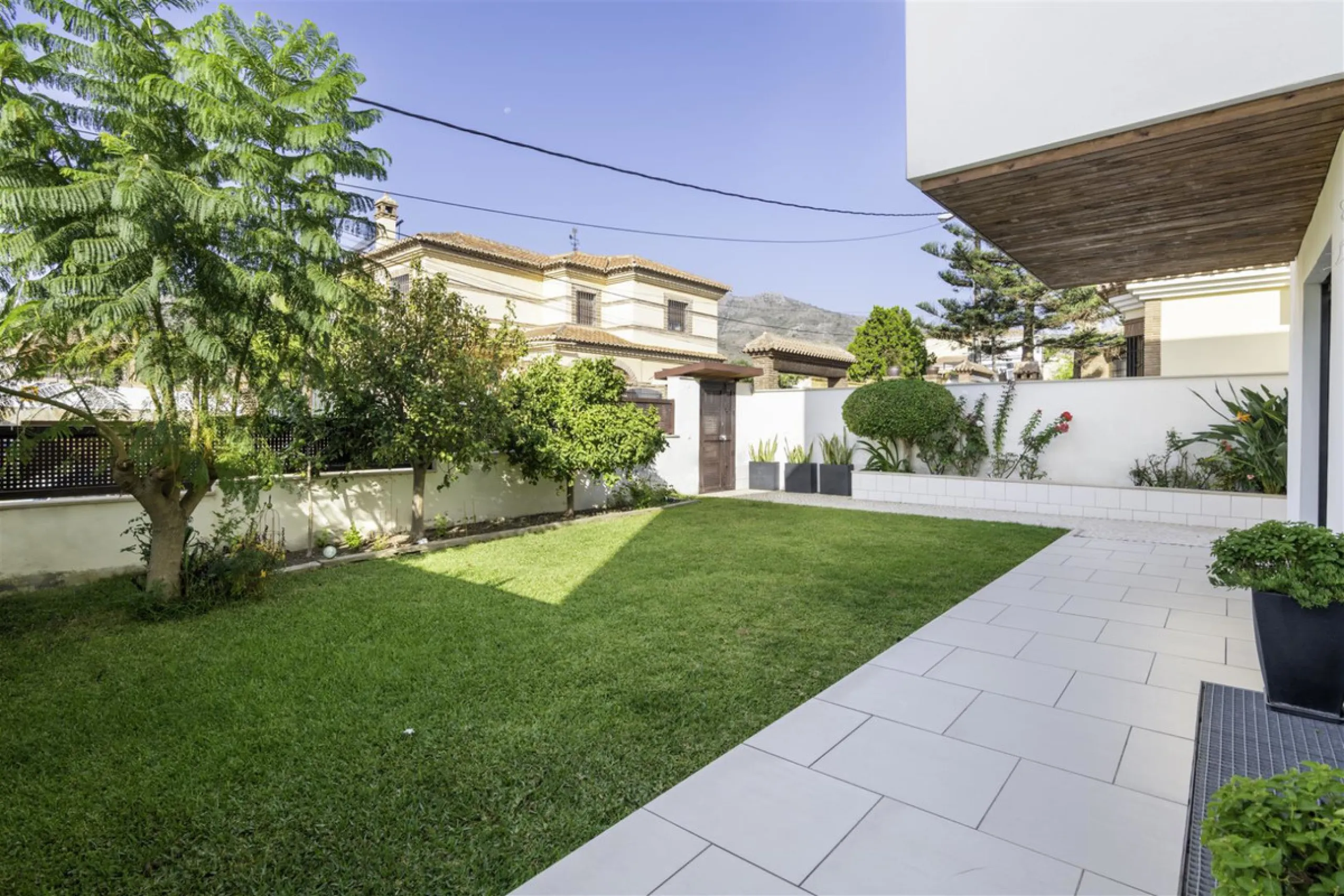 Beatifully appointed quality built Villa. The construction was carried out by the owner´s strict supervision. Built to very high end qualtity with no costs spared.