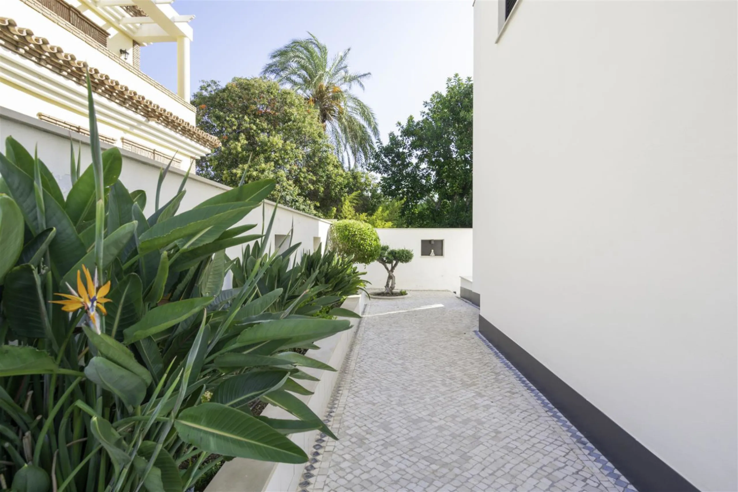 Beatifully appointed quality built Villa. The construction was carried out by the owner´s strict supervision. Built to very high end qualtity with no costs spared.