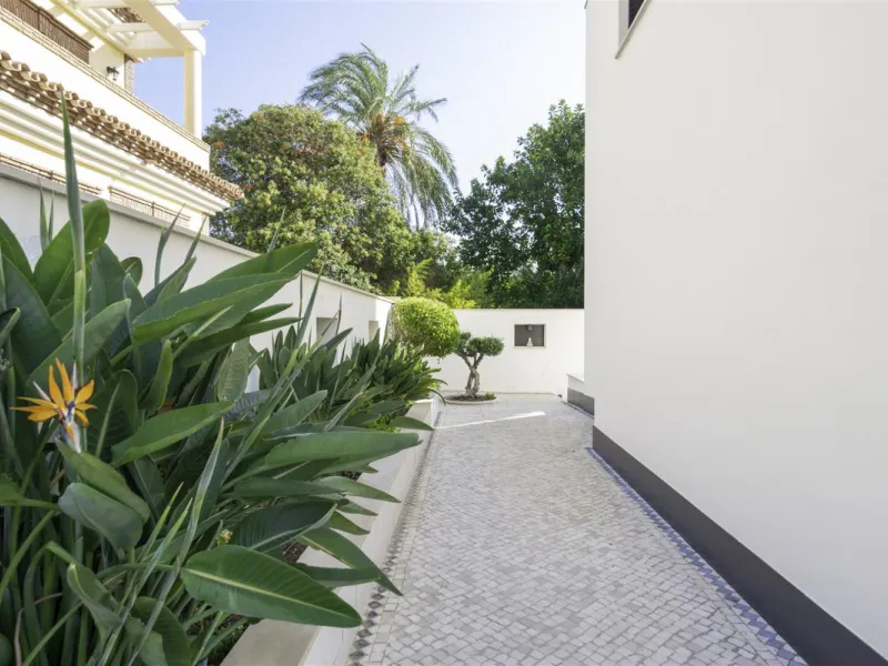 Beatifully appointed quality built Villa. The construction was carried out by the owner´s strict supervision. Built to very high end qualtity with no costs spared.