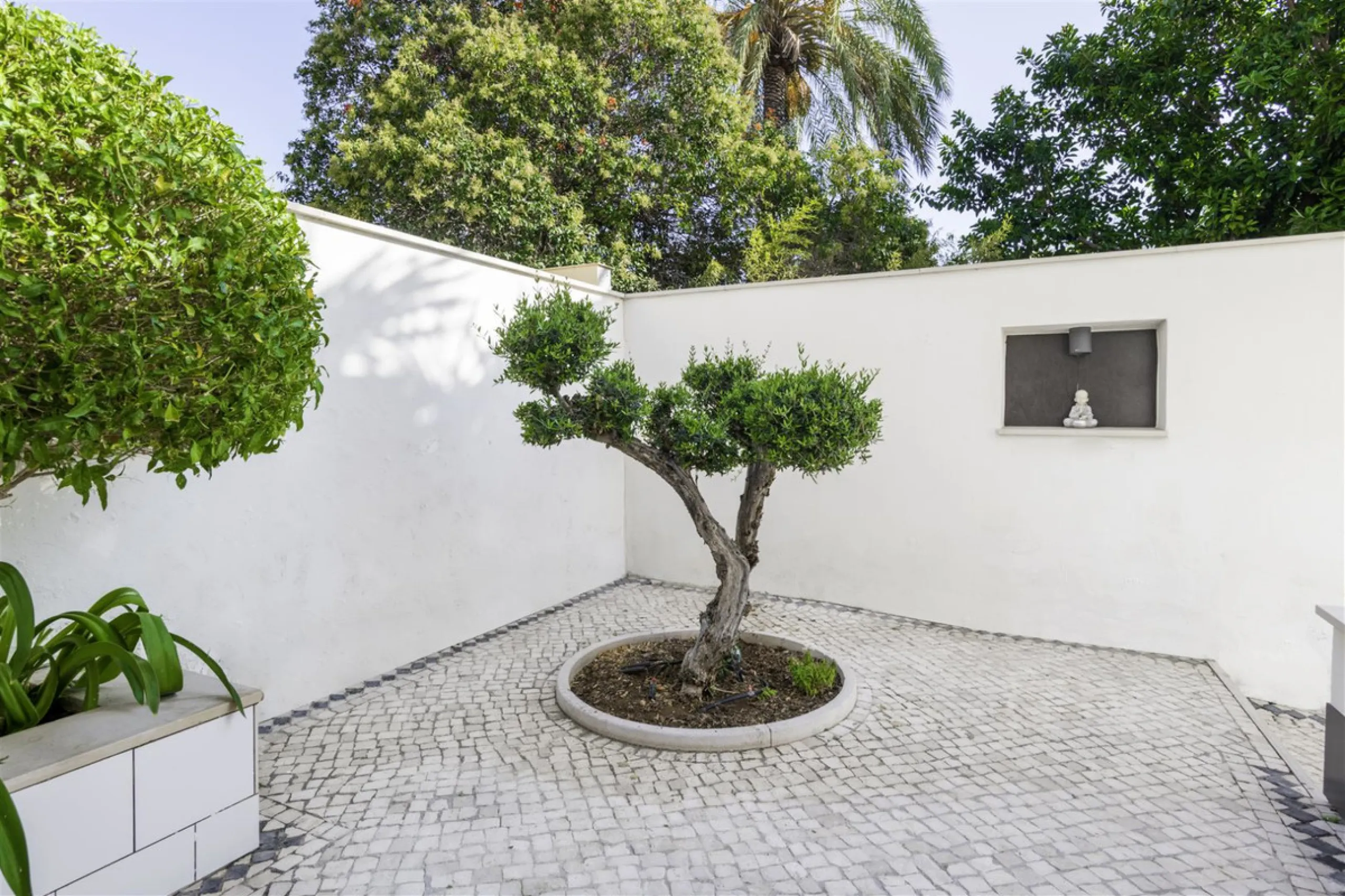 Beatifully appointed quality built Villa. The construction was carried out by the owner´s strict supervision. Built to very high end qualtity with no costs spared.