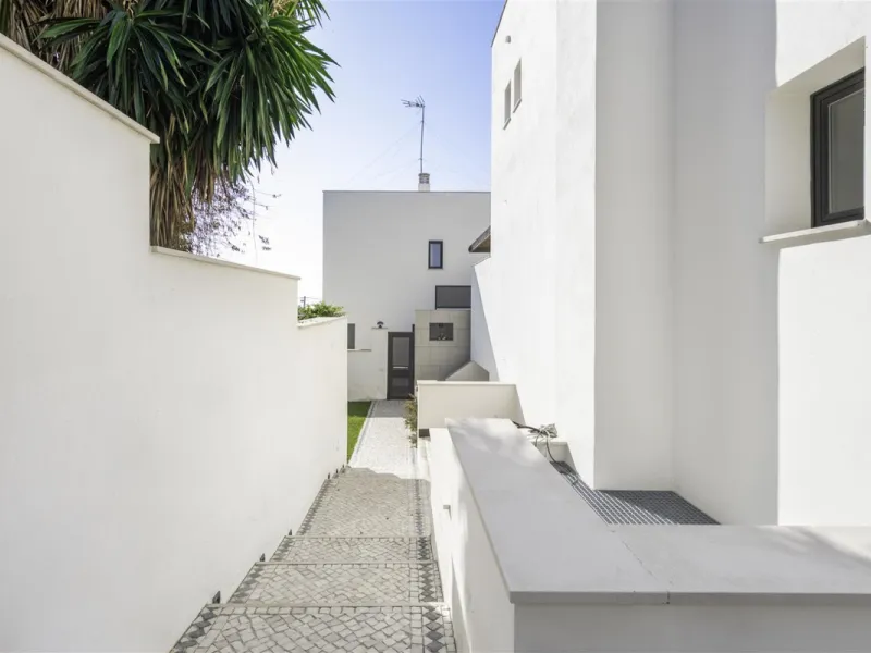 Beatifully appointed quality built Villa. The construction was carried out by the owner´s strict supervision. Built to very high end qualtity with no costs spared.