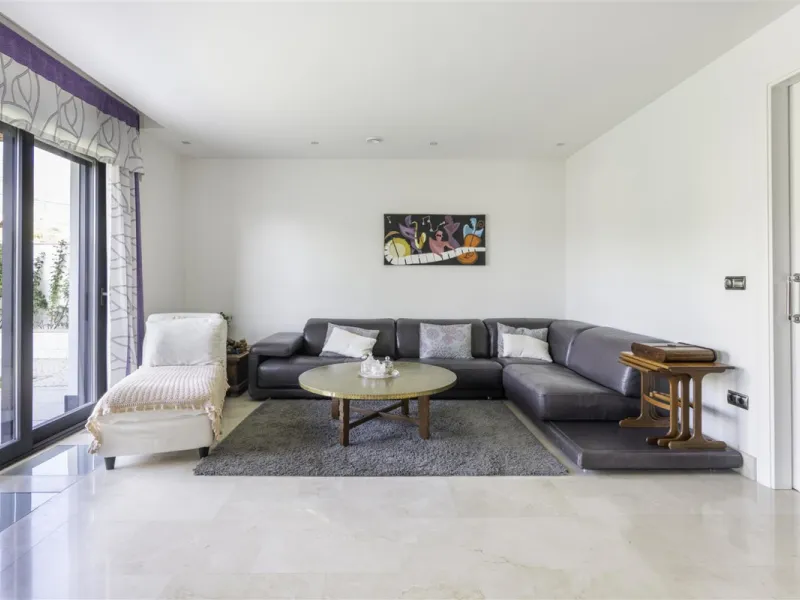 Beatifully appointed quality built Villa. The construction was carried out by the owner´s strict supervision. Built to very high end qualtity with no costs spared.