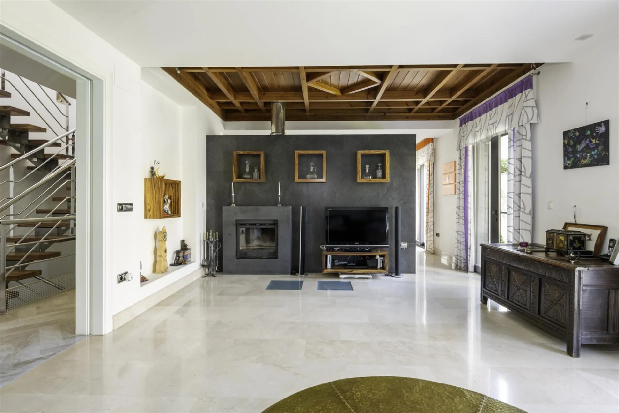 Beatifully appointed quality built Villa. The construction was carried out by the owner´s strict supervision. Built to very high end qualtity with no costs spared.