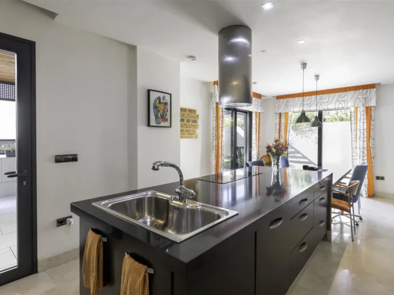 Beatifully appointed quality built Villa. The construction was carried out by the owner´s strict supervision. Built to very high end qualtity with no costs spared.