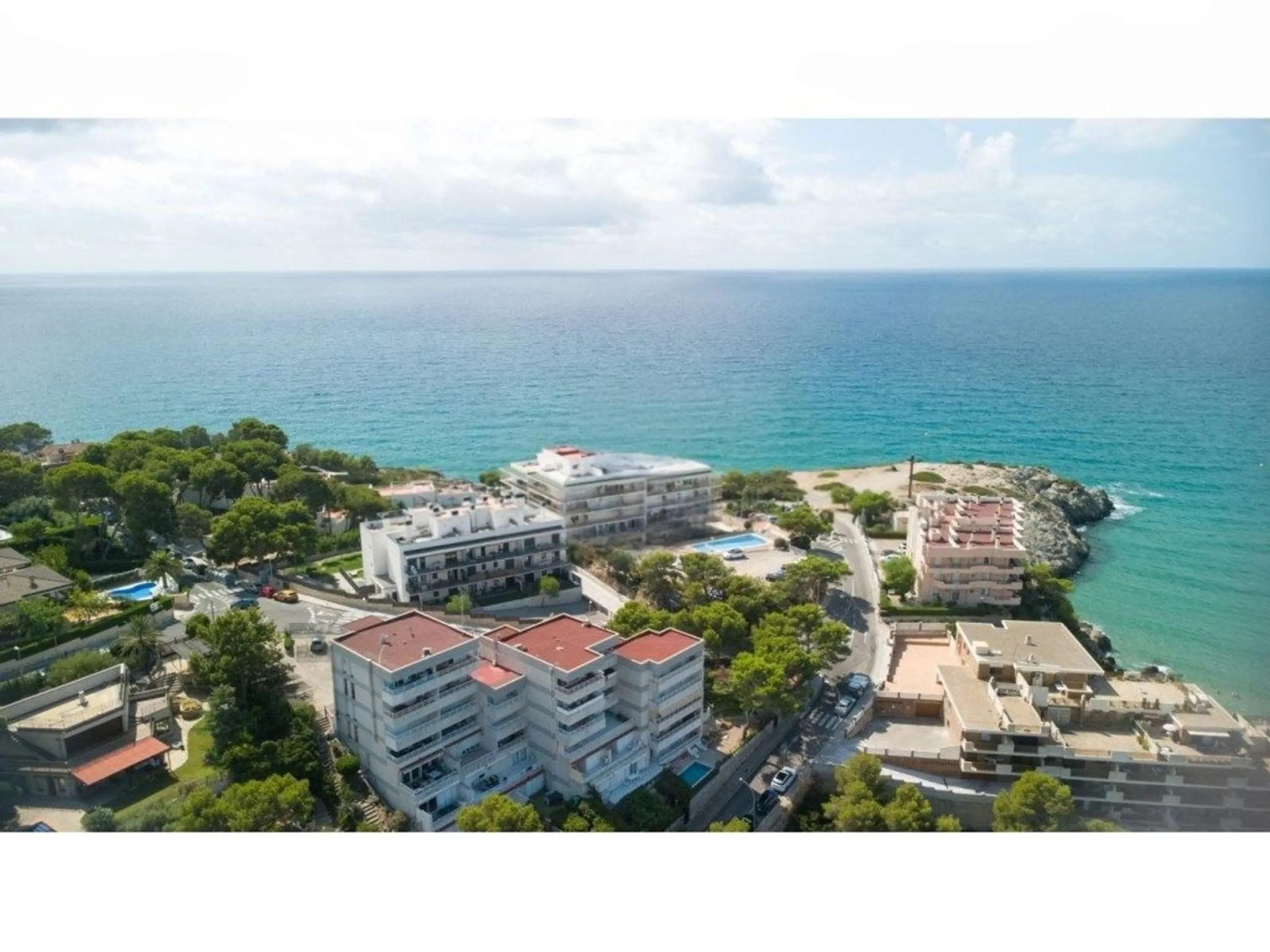 Sea view apartment in Cap Salou with pool and parking, Salou