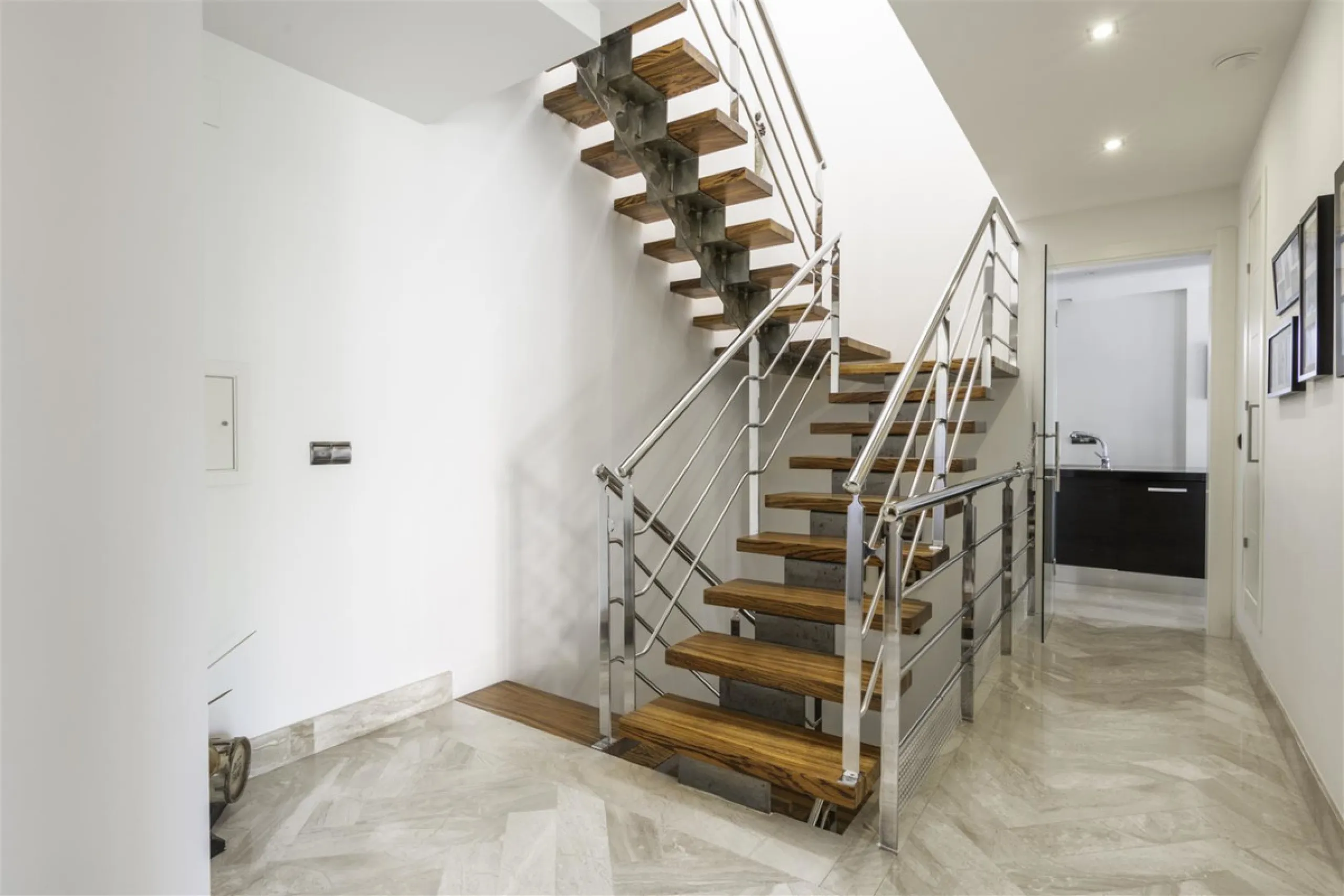 Beatifully appointed quality built Villa. The construction was carried out by the owner´s strict supervision. Built to very high end qualtity with no costs spared.