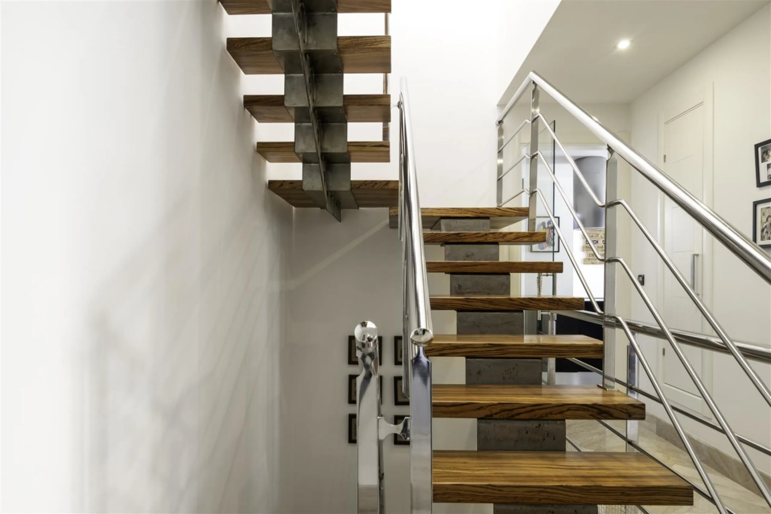 Beatifully appointed quality built Villa. The construction was carried out by the owner´s strict supervision. Built to very high end qualtity with no costs spared.