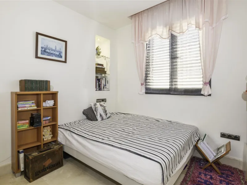 Beatifully appointed quality built Villa. The construction was carried out by the owner´s strict supervision. Built to very high end qualtity with no costs spared.