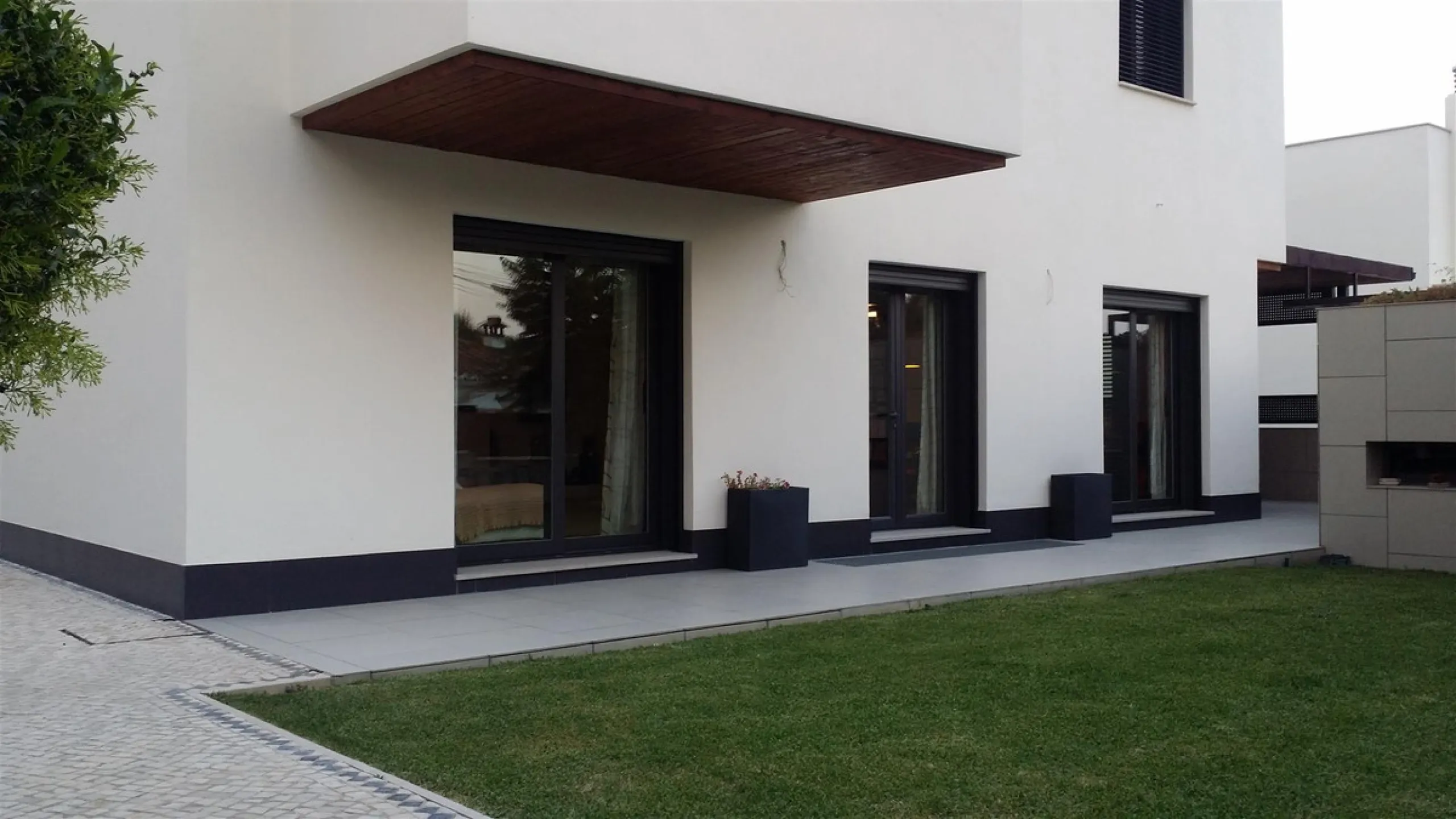 Beatifully appointed quality built Villa. The construction was carried out by the owner´s strict supervision. Built to very high end qualtity with no costs spared.