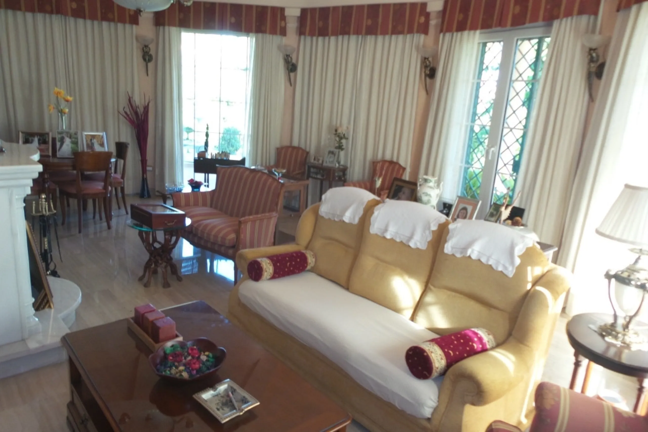House - Detached Villa в продаже в Alhaurín de la Torre, Málaga. В доме 5 спален и 4 ванных комнат. Площадь дома 444 м². Площадь участка 1010 м²