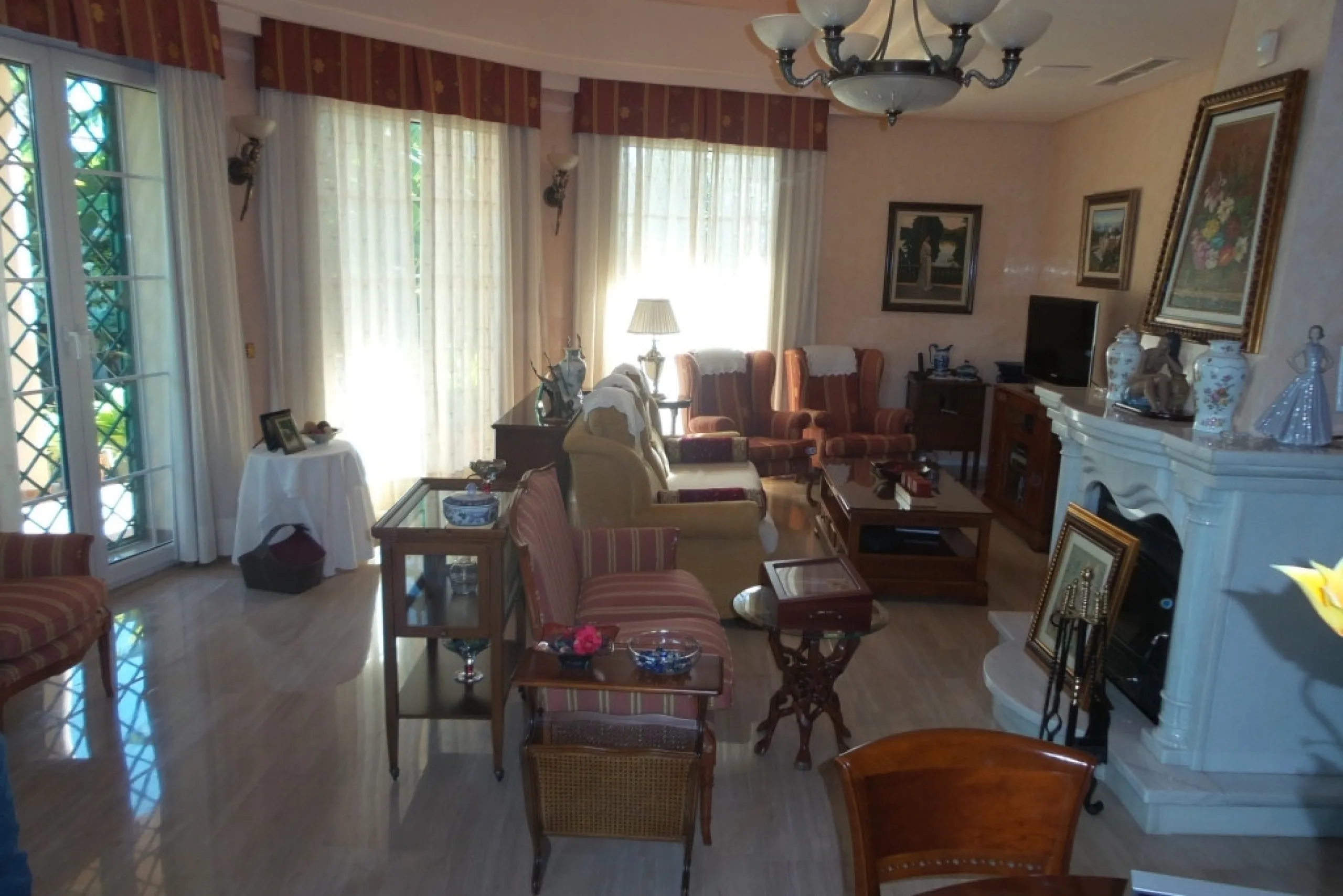 House - Detached Villa в продаже в Alhaurín de la Torre, Málaga. В доме 5 спален и 4 ванных комнат. Площадь дома 444 м². Площадь участка 1010 м²