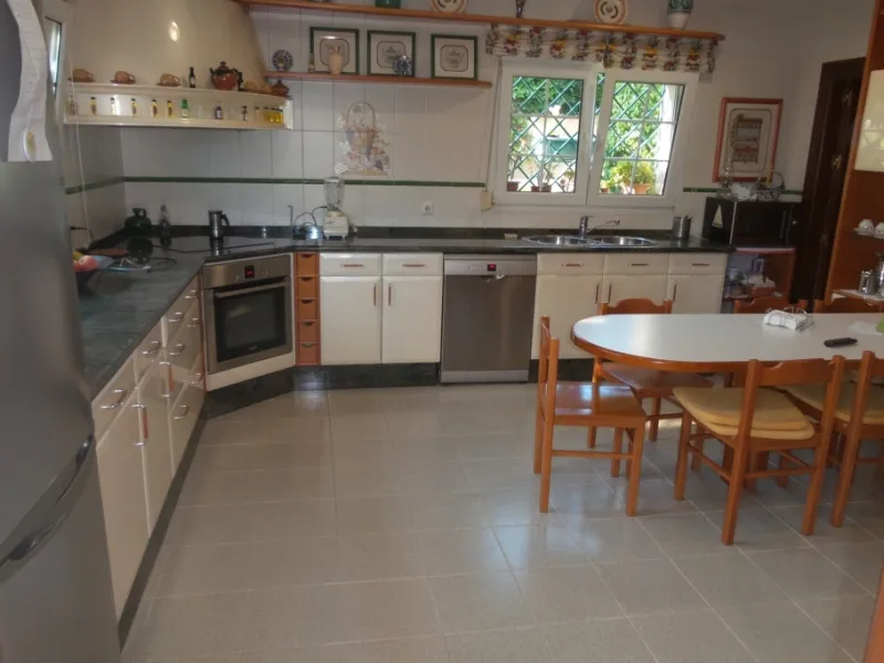 House - Detached Villa в продаже в Alhaurín de la Torre, Málaga. В доме 5 спален и 4 ванных комнат. Площадь дома 444 м². Площадь участка 1010 м²