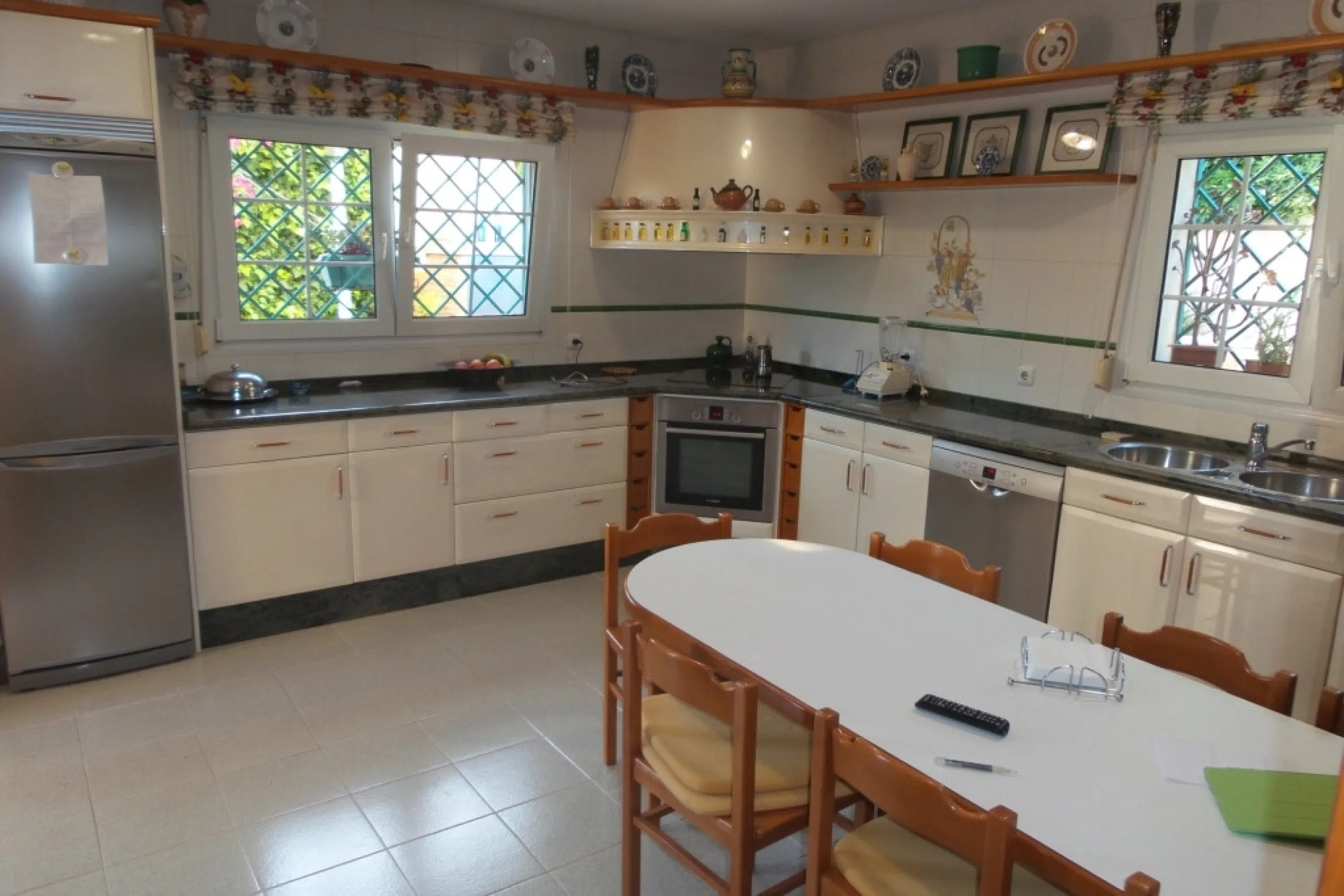 House - Detached Villa в продаже в Alhaurín de la Torre, Málaga. В доме 5 спален и 4 ванных комнат. Площадь дома 444 м². Площадь участка 1010 м²