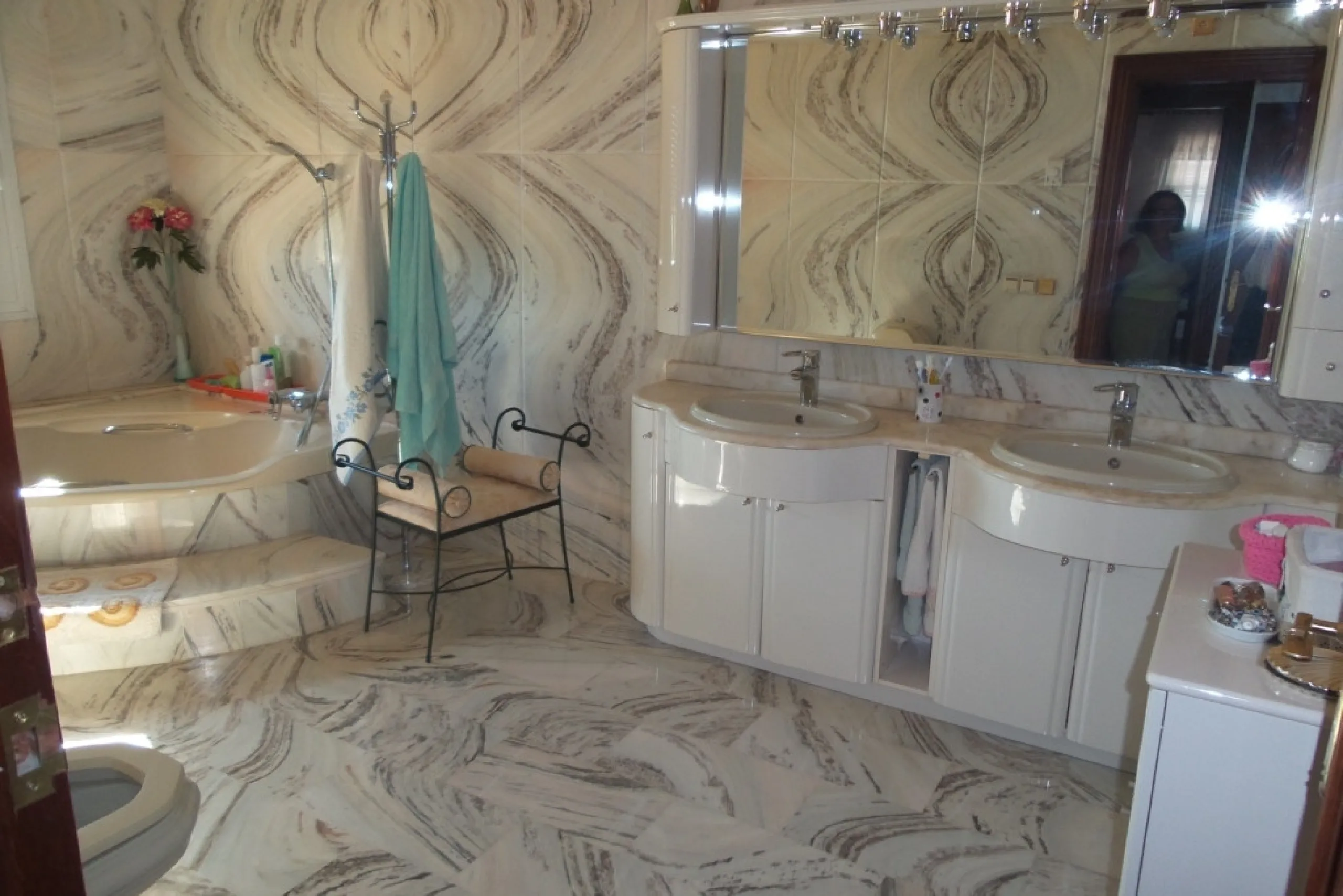 House - Detached Villa в продаже в Alhaurín de la Torre, Málaga. В доме 5 спален и 4 ванных комнат. Площадь дома 444 м². Площадь участка 1010 м²