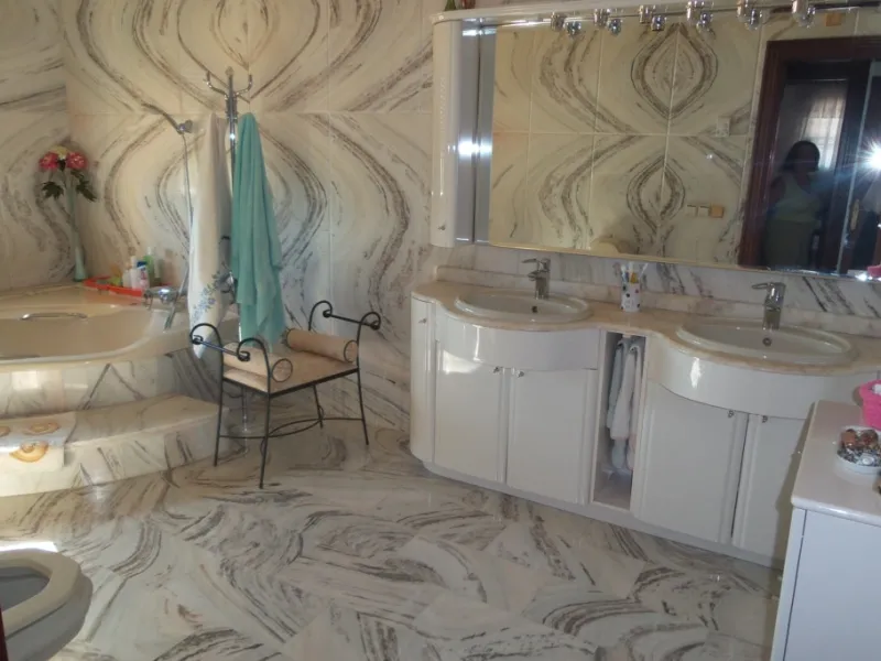 House - Detached Villa в продаже в Alhaurín de la Torre, Málaga. В доме 5 спален и 4 ванных комнат. Площадь дома 444 м². Площадь участка 1010 м²